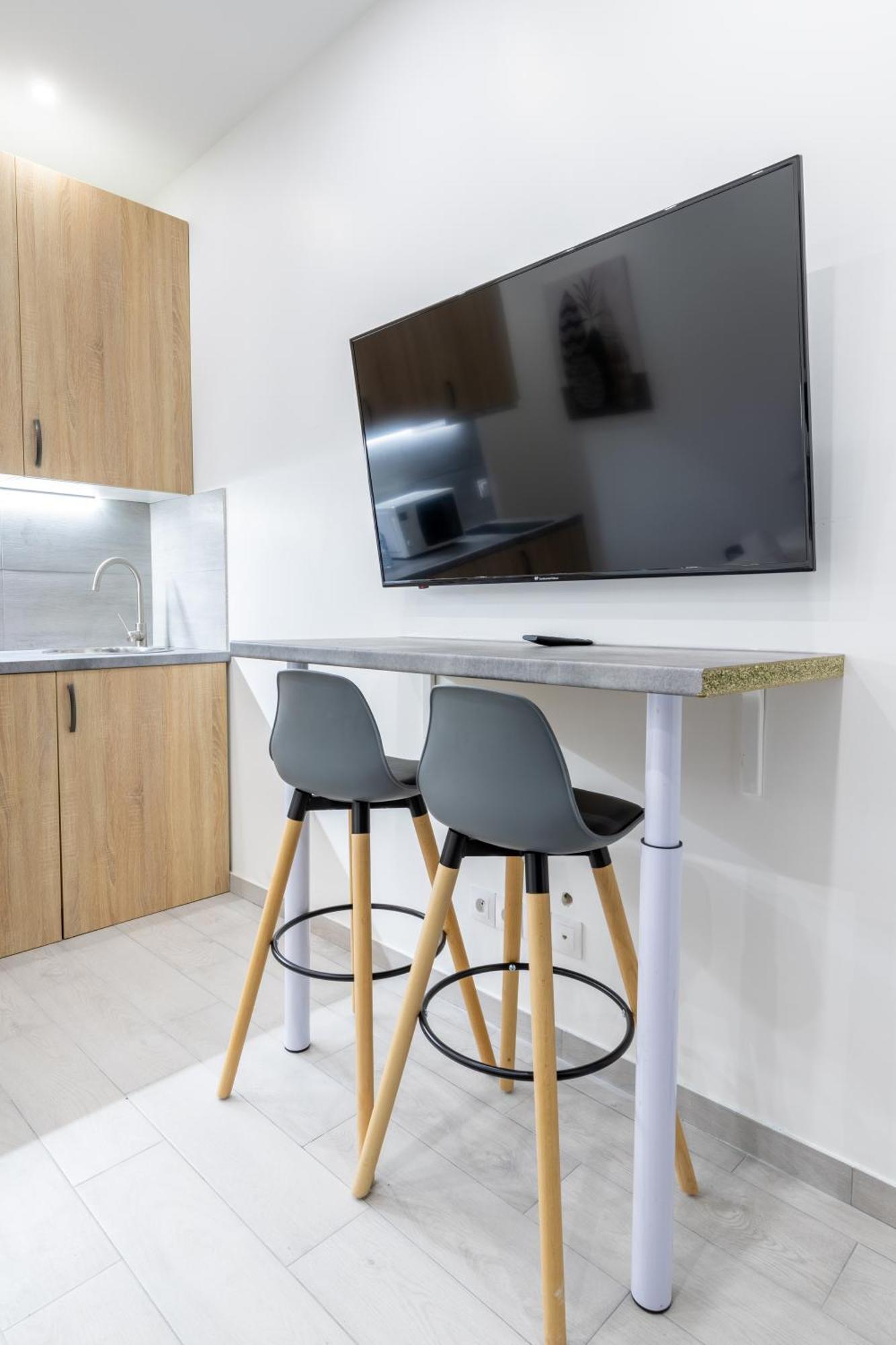 Apartment De Charme Au Coeur Des Batignolles Paris
